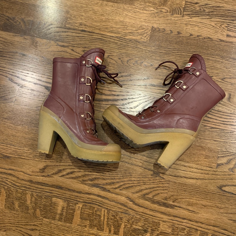 Hunter Burgundy and Tan Lace-Up Heeled Rain Boots